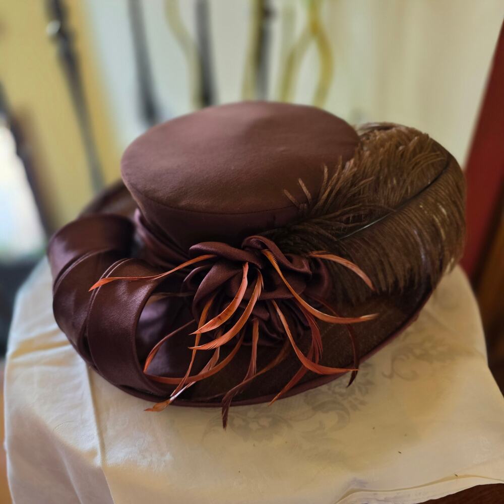 NWT Elite Champagne brown hat; satin ribbon, feathers, AS IS